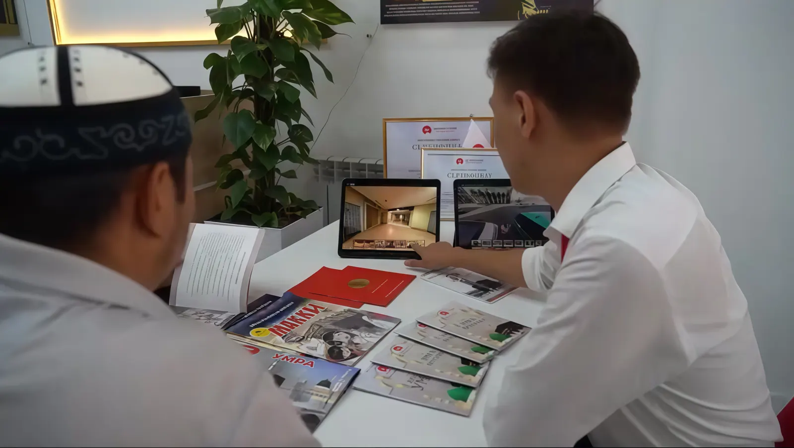 Консультация по подбору тура на Умру в офисе Jazeera Travel