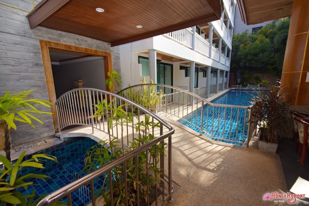 HONEY RESORT