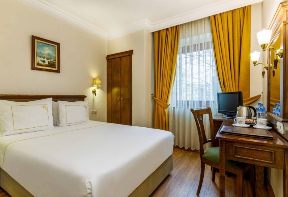 GOLDEN CROWN HOTEL