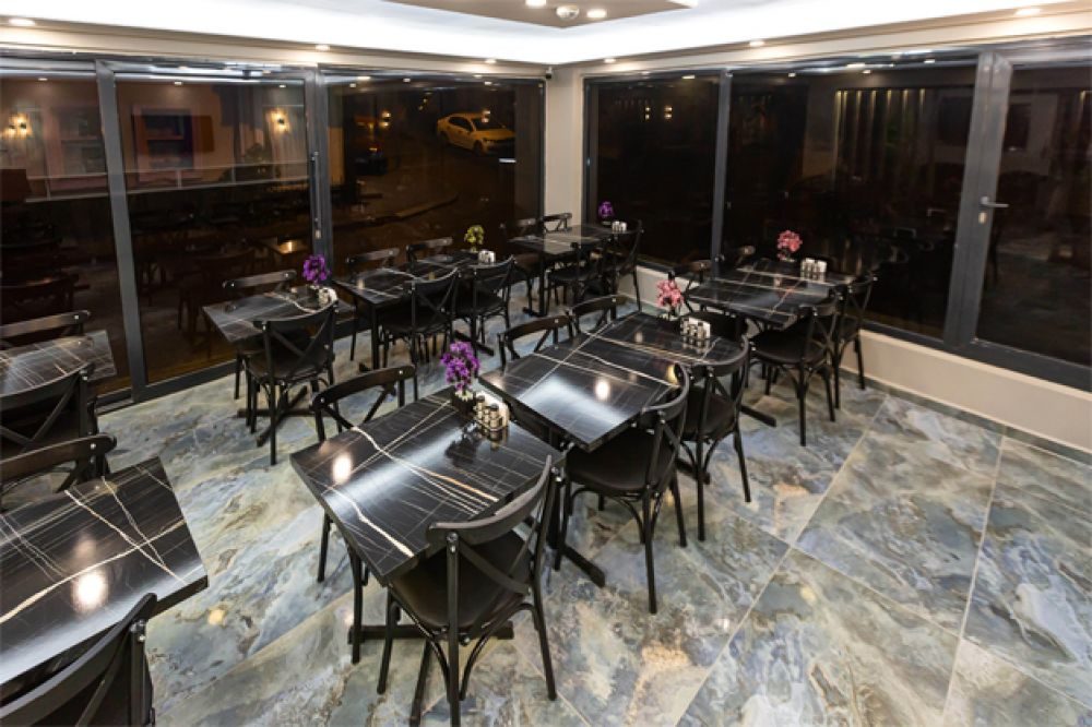 RIA SUITES HOTEL