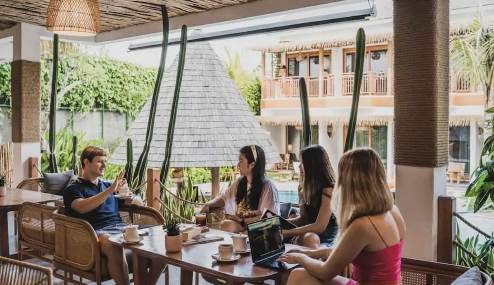 Roomates Surf Camp Canggu