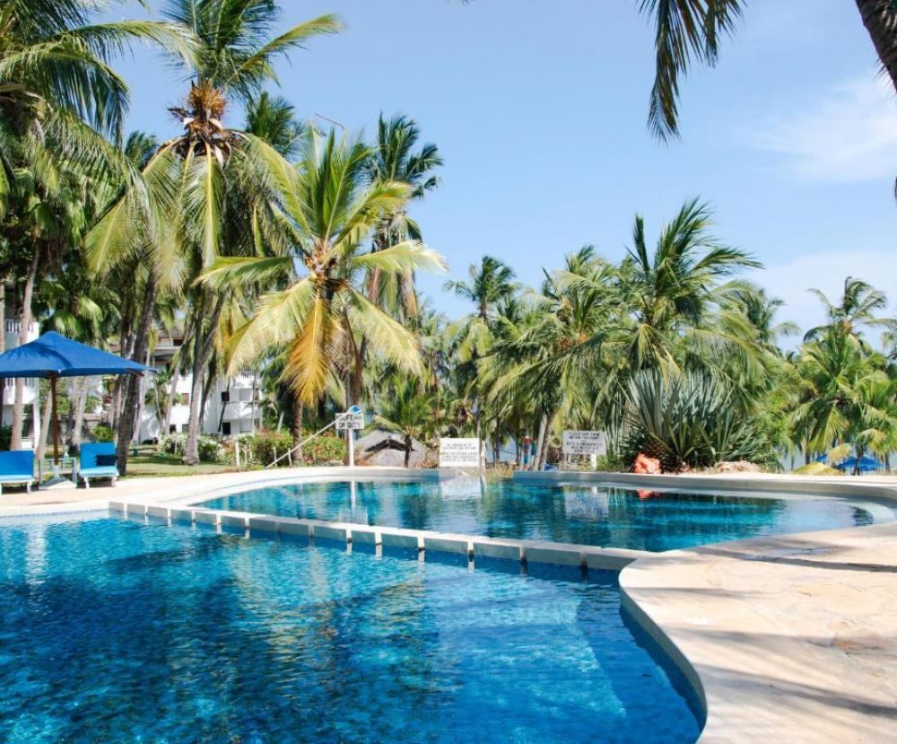 PrideInn Flamingo Beach Resort