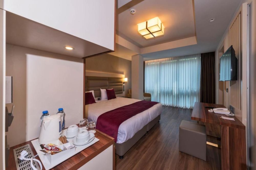 GOLDEN ROYAL HOTEL