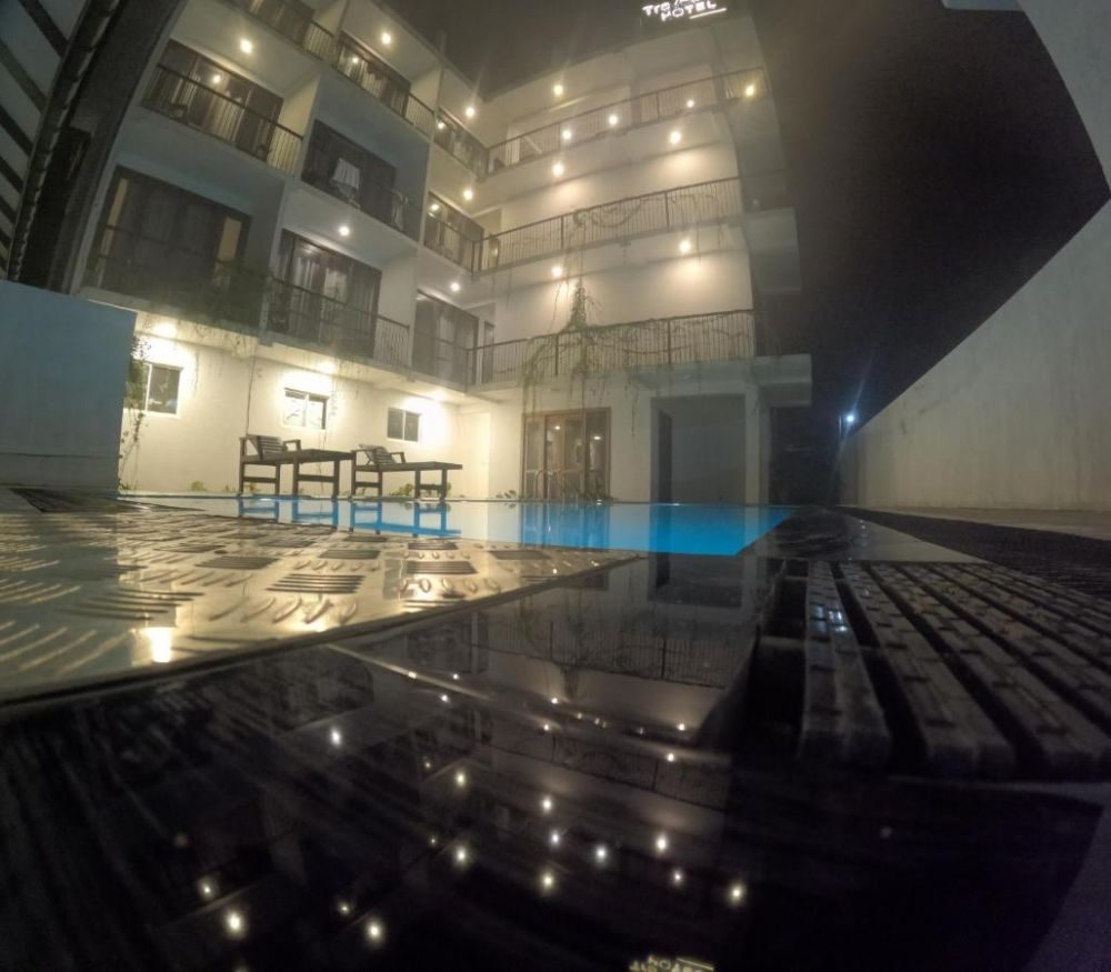 Travellers Hotel