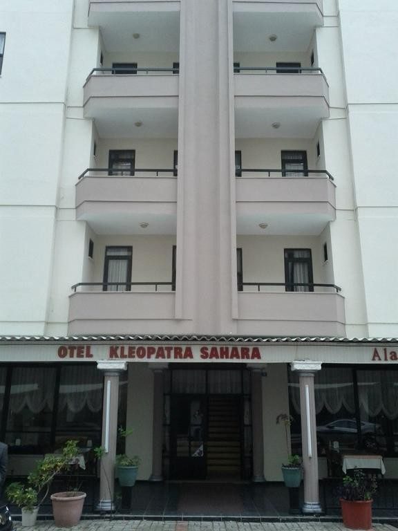 KLEOPATRA SAHARA HOTEL