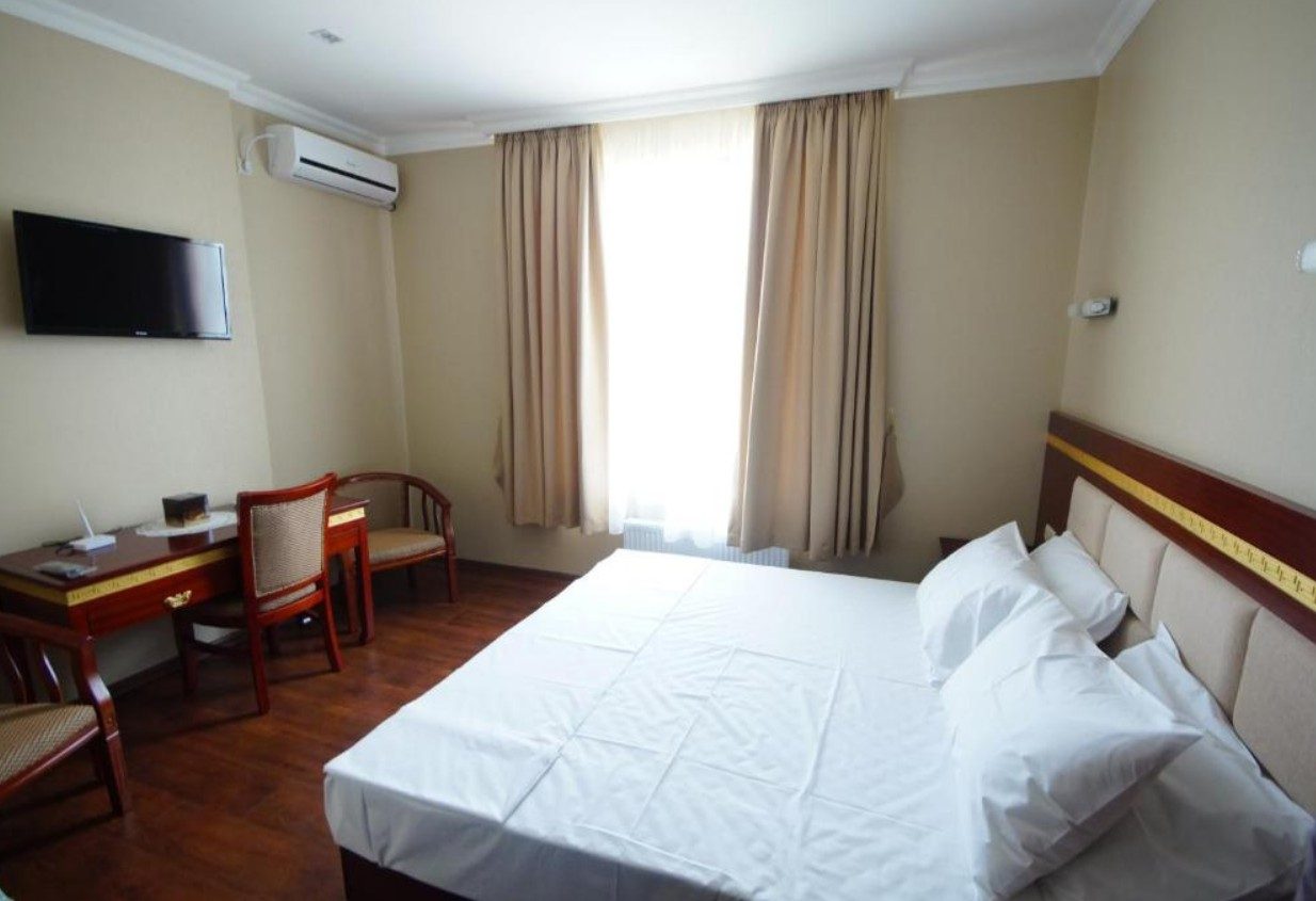 HOTEL 725