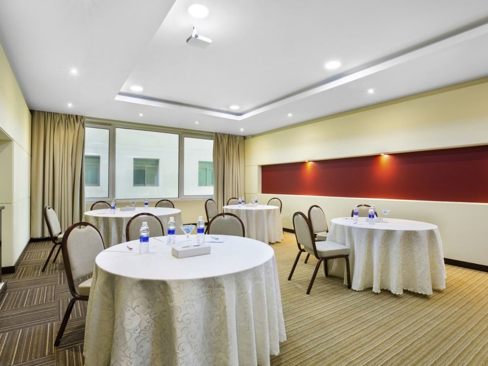Ibis Muscat
