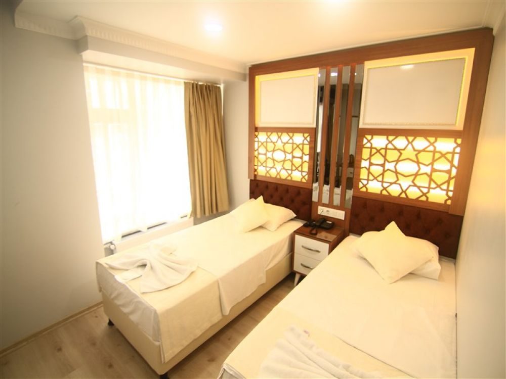 GRAND LIZA HOTEL