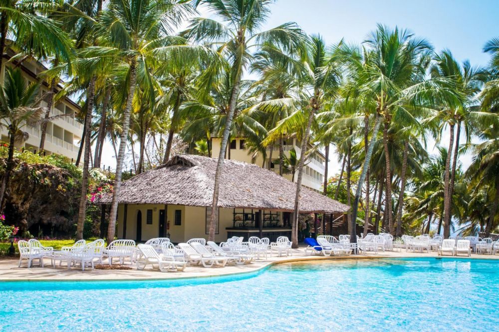 PrideInn Flamingo Beach Resort