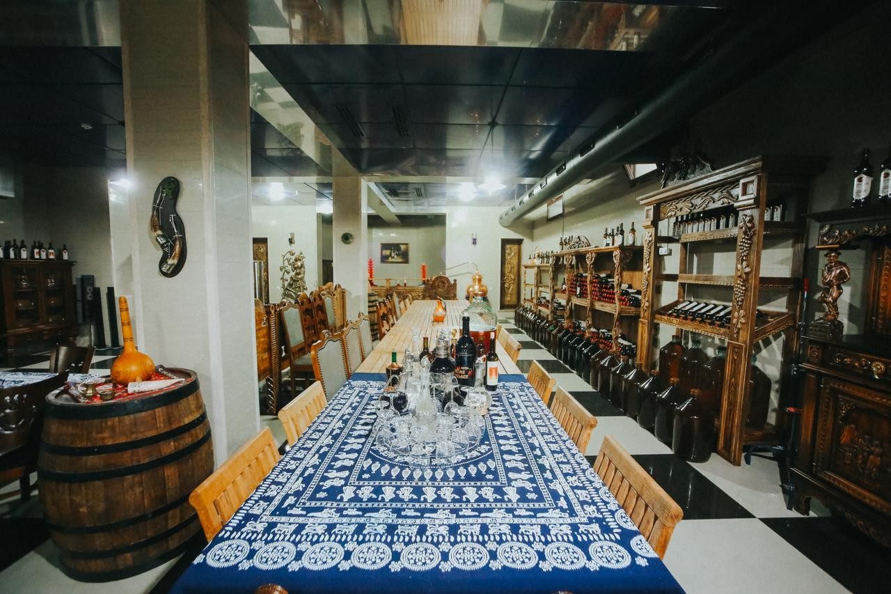 WINE PALACE