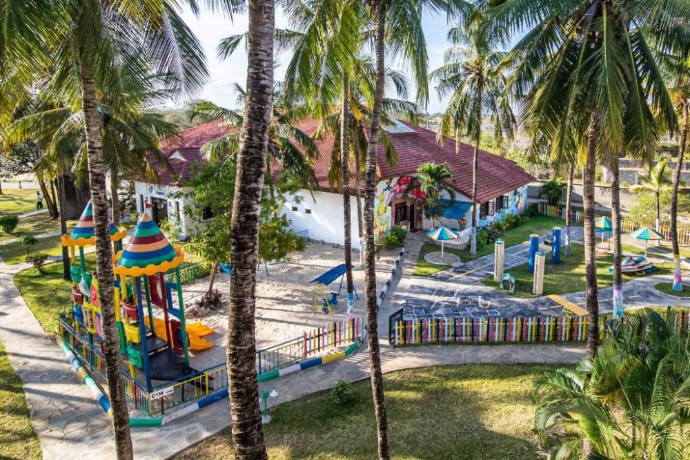 PrideInn Flamingo Beach Resort