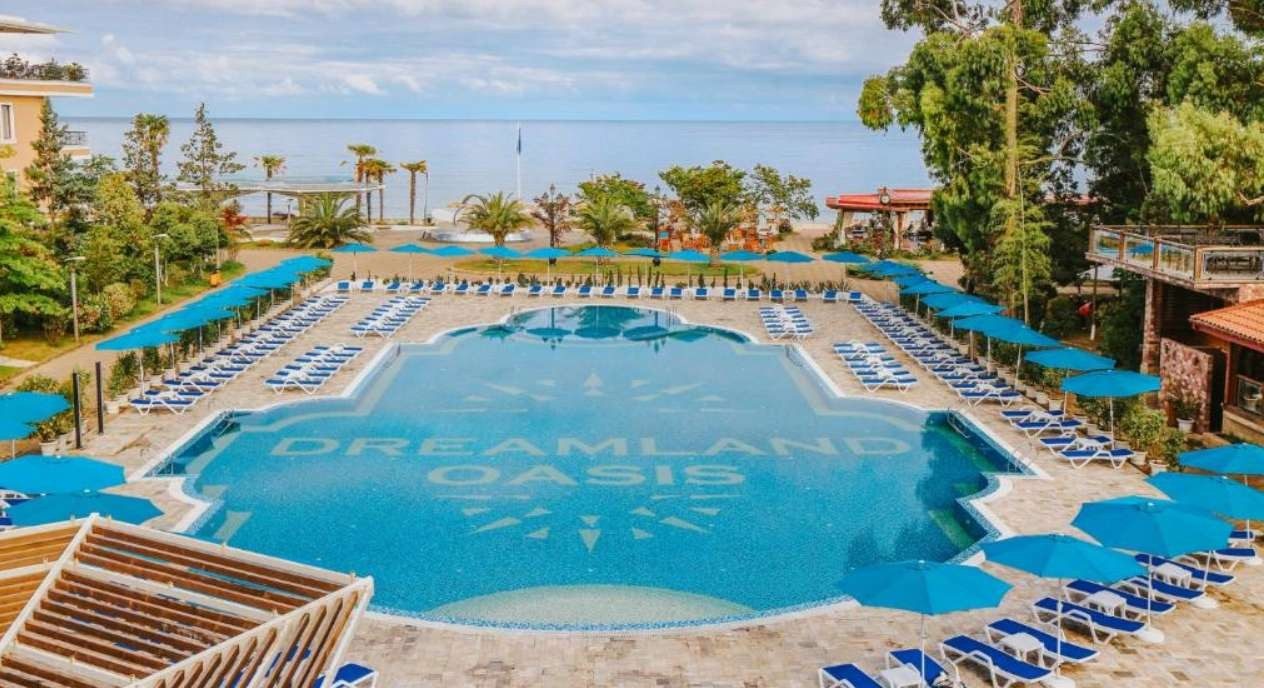 DREAMLAND OASIS