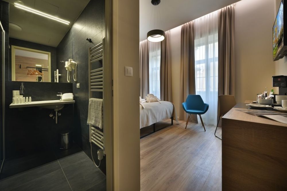 New Town Ea Hotel