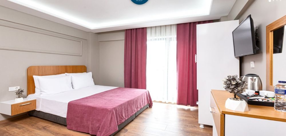 RIA SUITES HOTEL