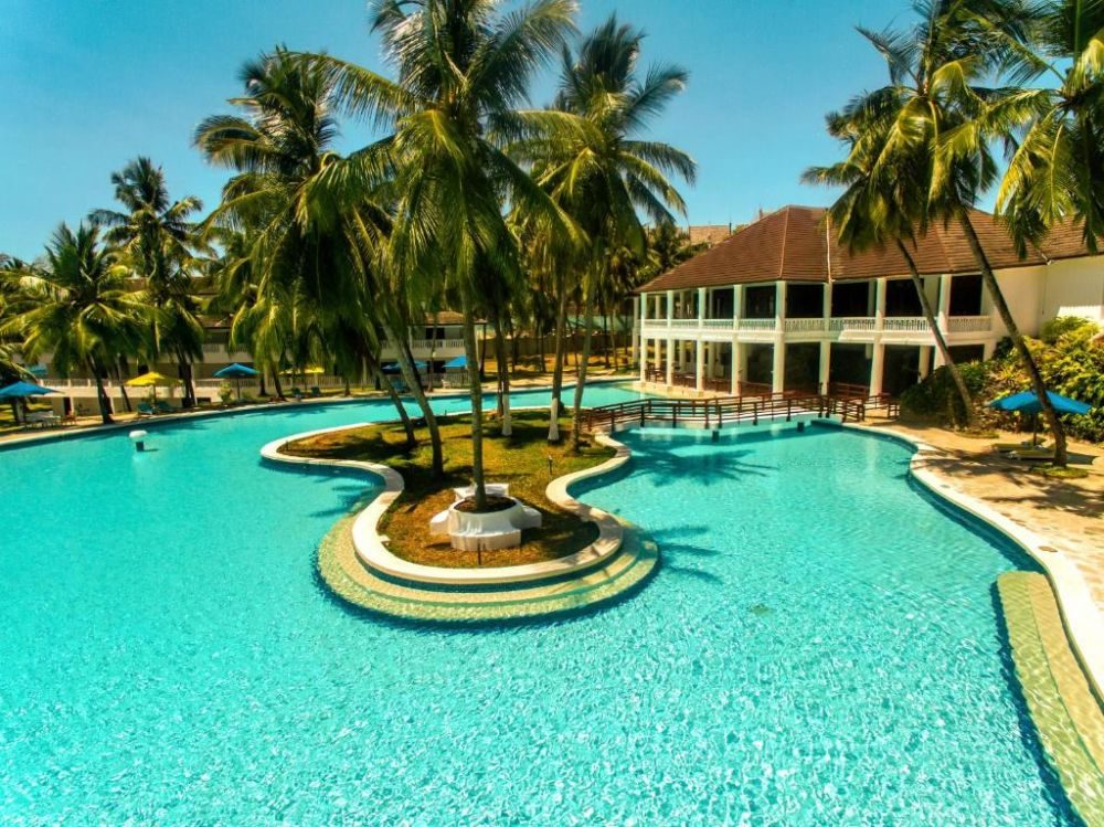 PrideInn Flamingo Beach Resort