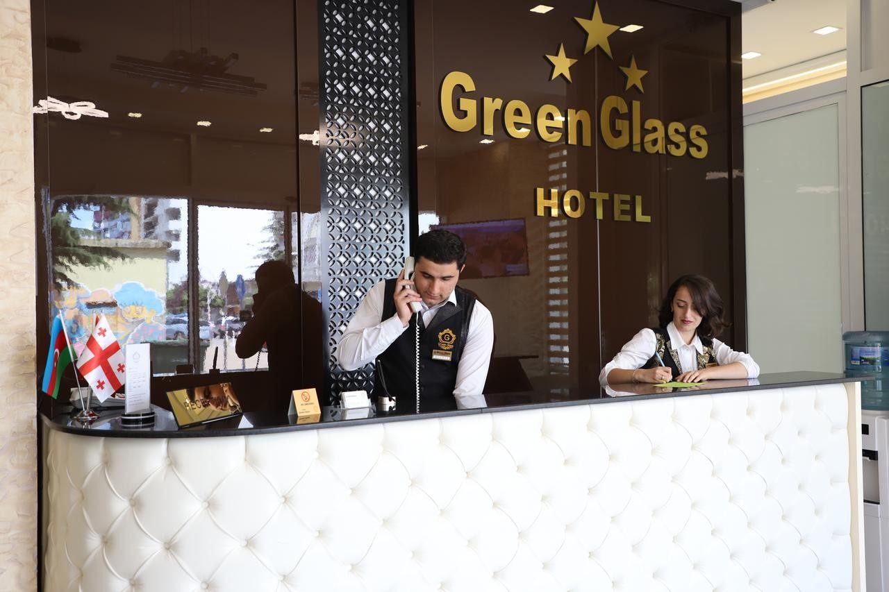 Мейманкананын сүрөттөрү GREEN GLASS