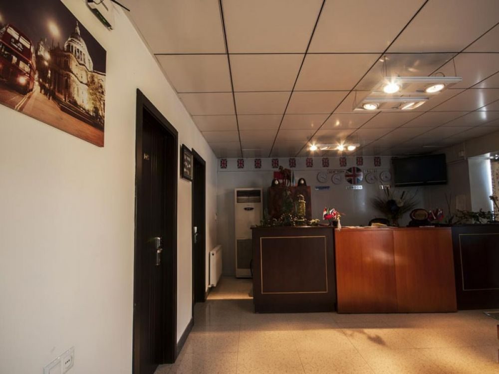 LONDON PALACE