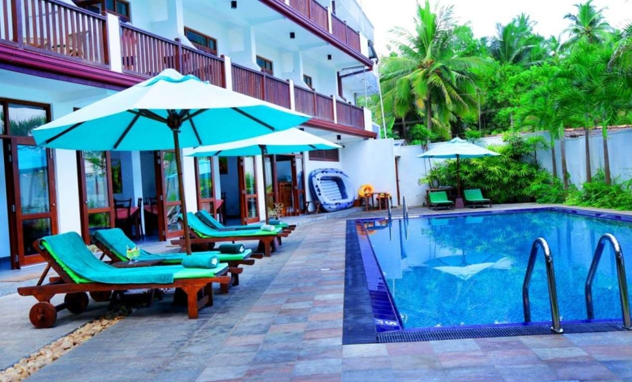 Rockside Beach Resort