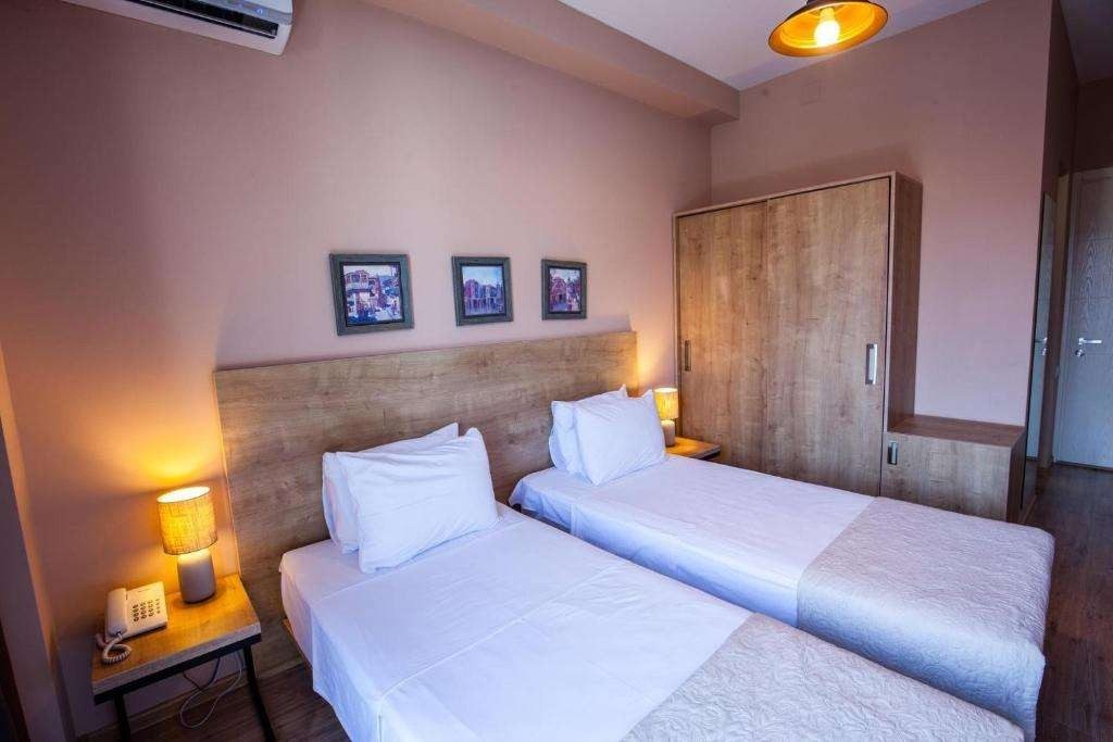 HOTEL 16