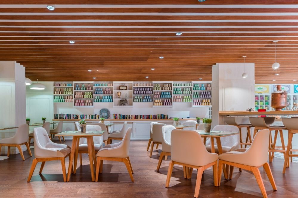 Al Falaj Hotel