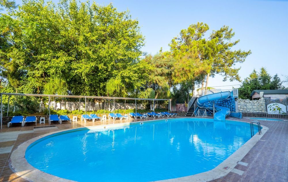 CLUB APERION BEACH HOTEL