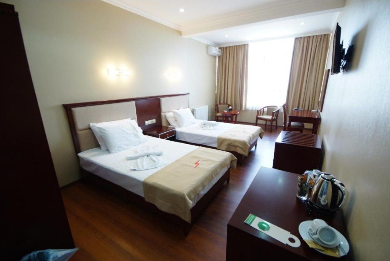 HOTEL 725