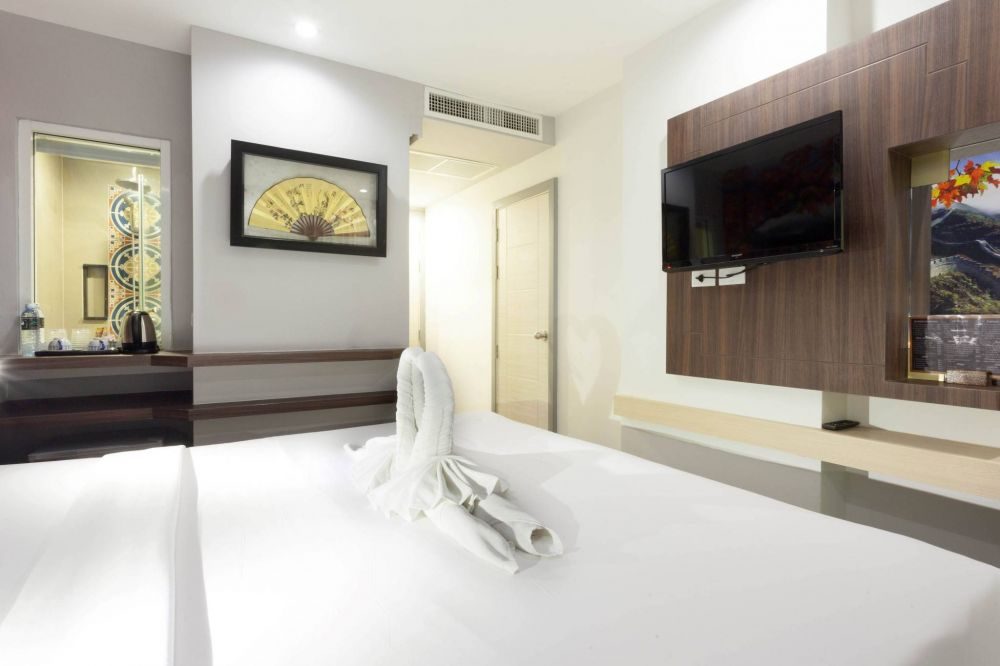 AIM PATONG HOTEL (THE)