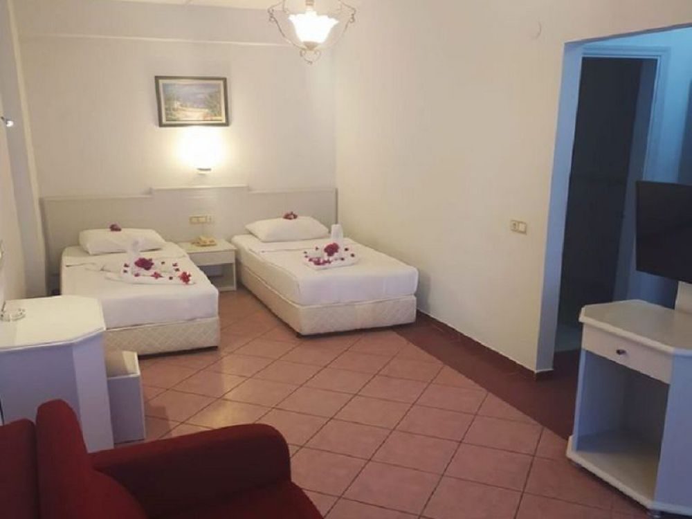 GRAND BAHAMA BEACH HOTEL