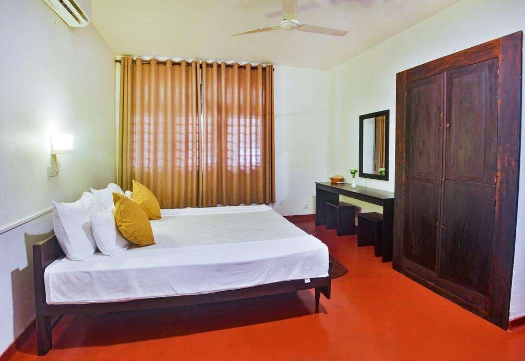 JLH Beach Hotel (ex Whispering Palms)