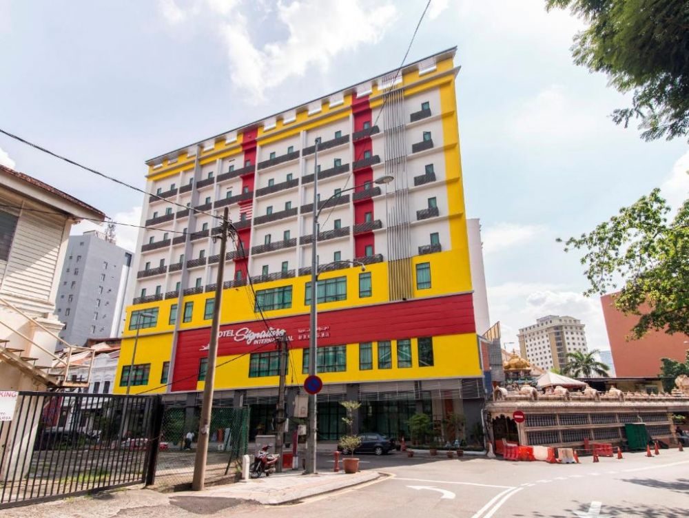 Фото отеля Signature International Hotel China Town