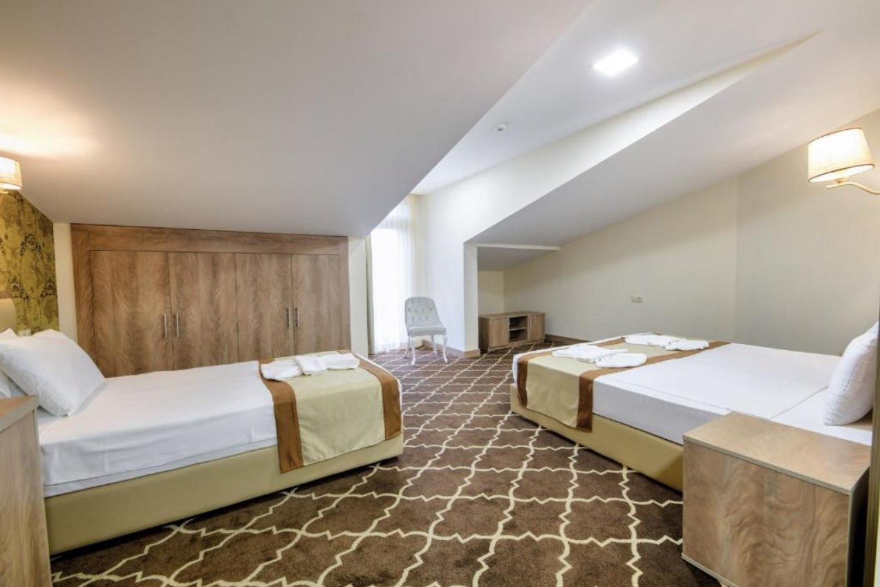 GALLERY INN