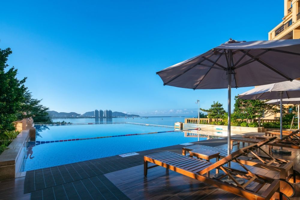 Golden Phoenix Sea View Hotel