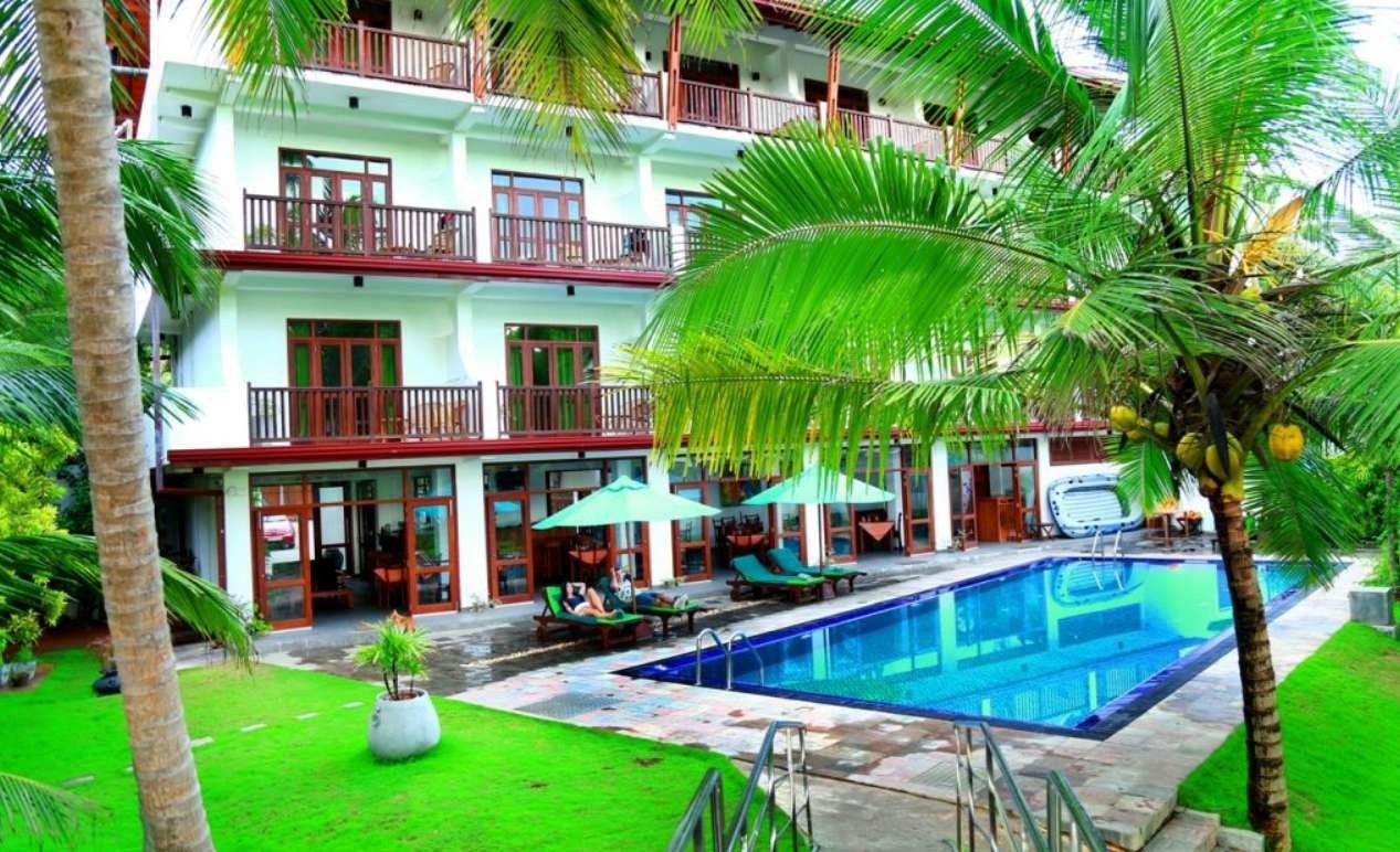 Rockside Beach Resort