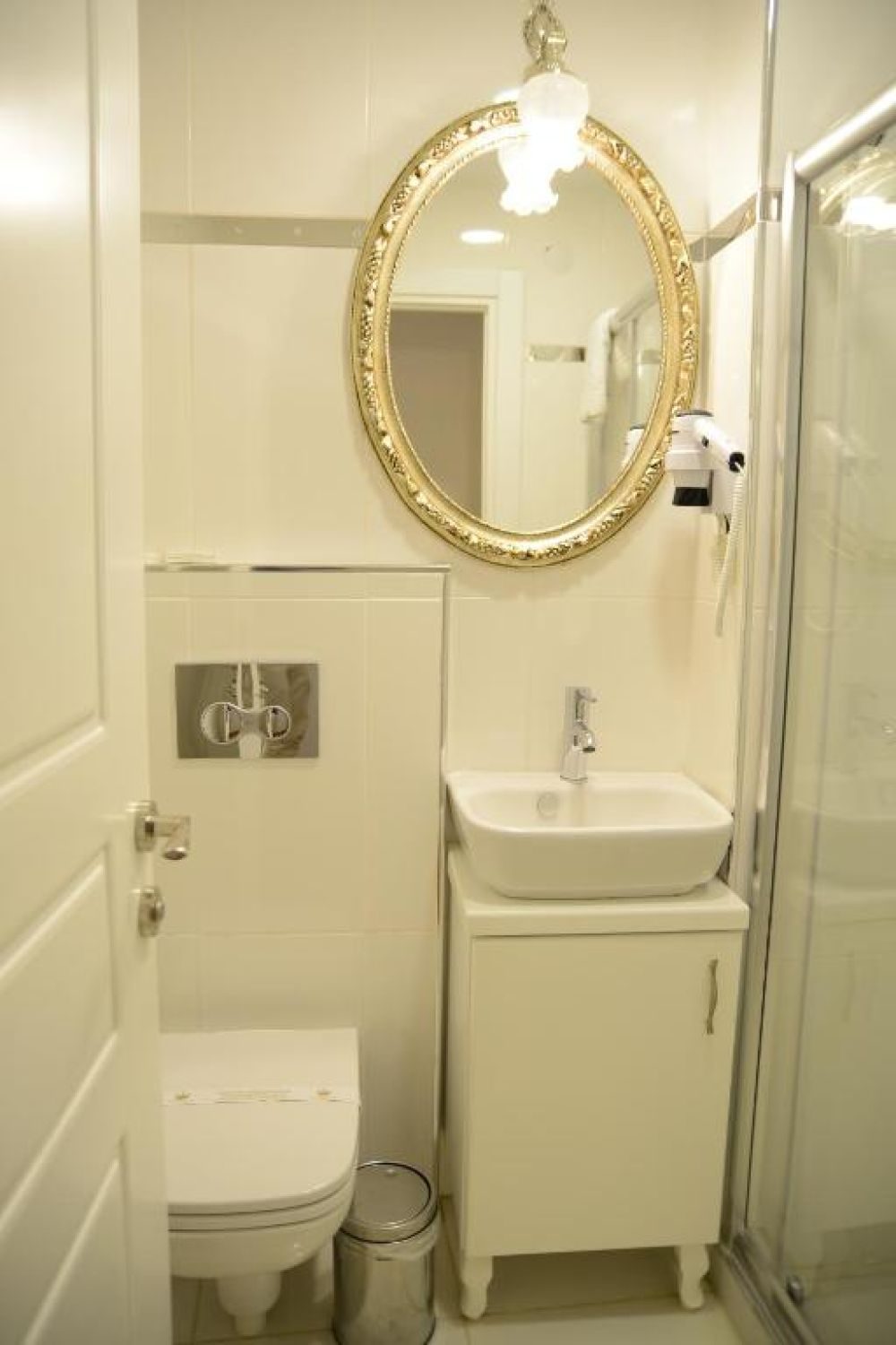 DIAMOND ROYAL HOTEL