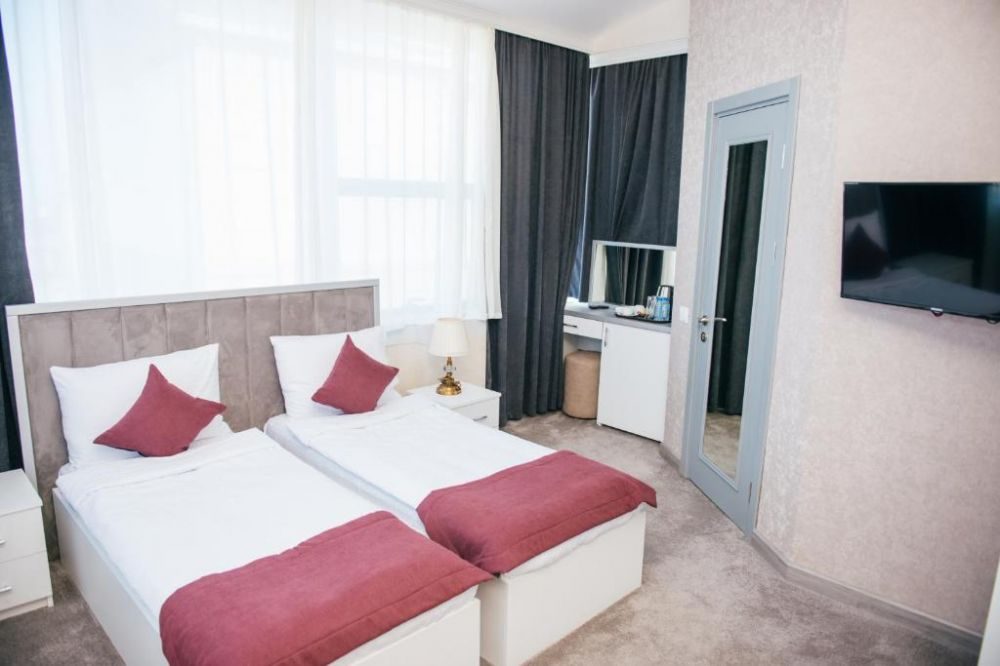 Sunday Hotel