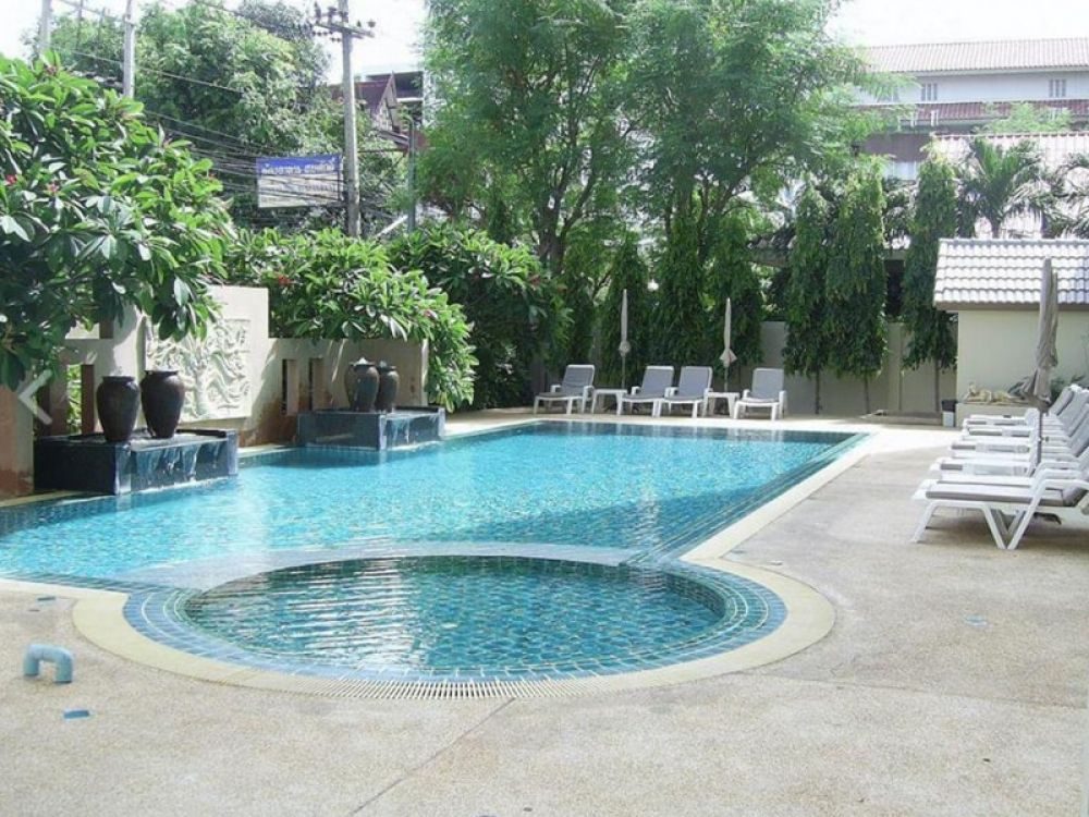 Crown Pattaya Beach Hotel
