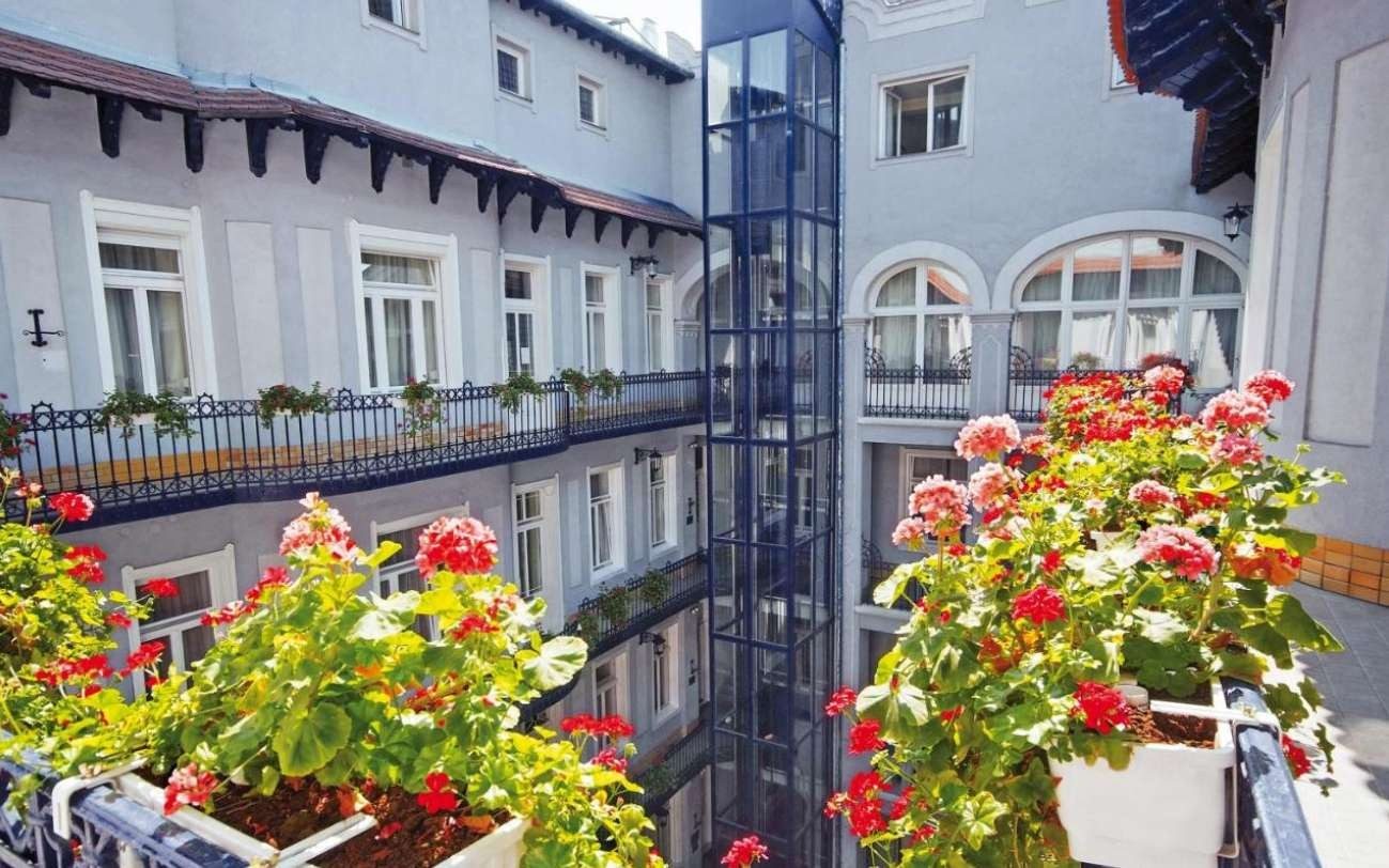 Baross City Hotel