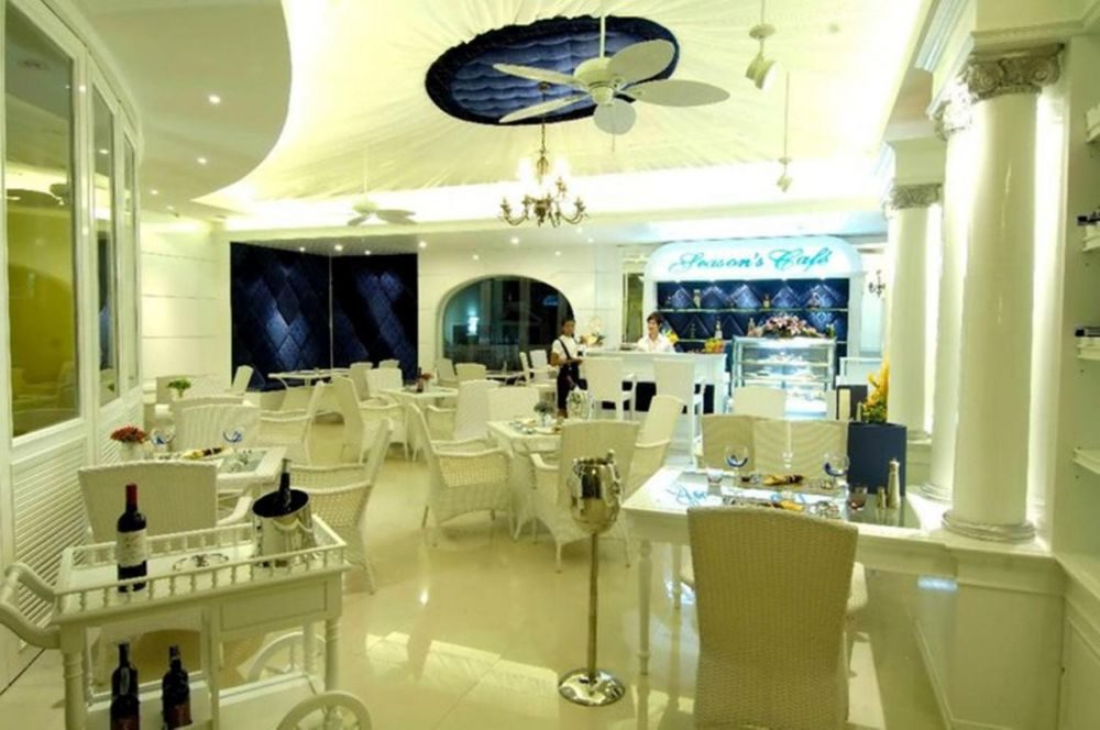 FOUR SEASONS PLACE