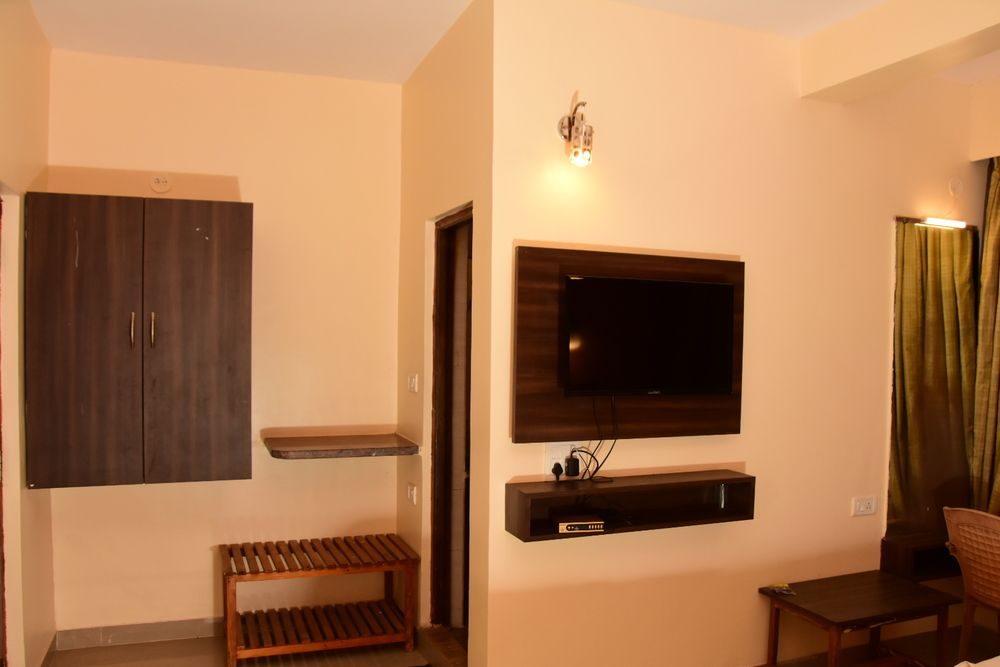 Hotel Rajeshwar (Ex Hotel Aananda)