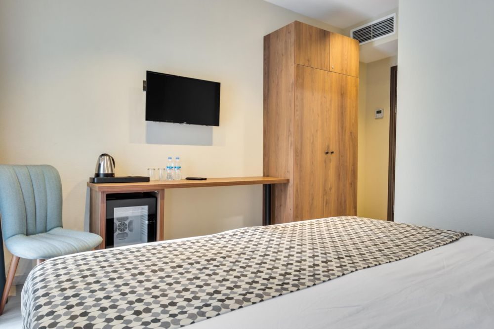 ELEVEN INN