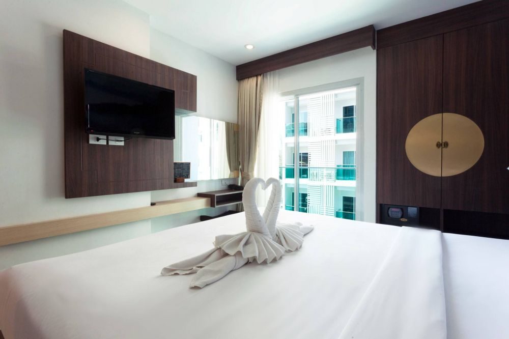 AIM PATONG HOTEL (THE)