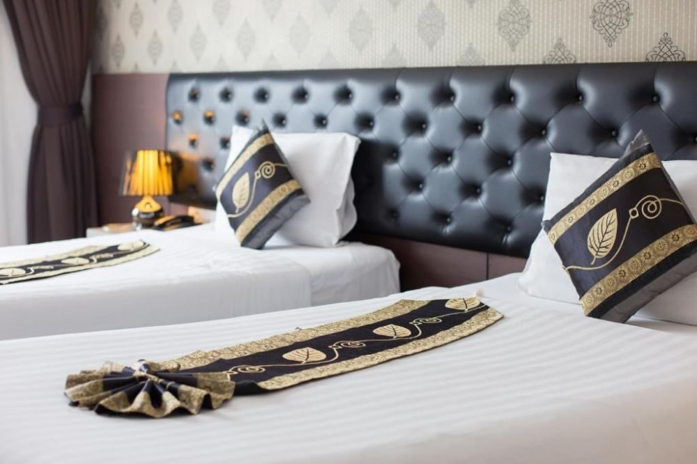HEMINGWAYS SILK HOTEL