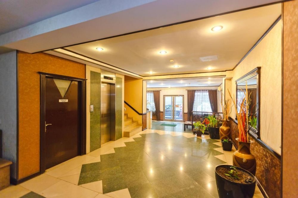Фото отеля Diplomat Hotel