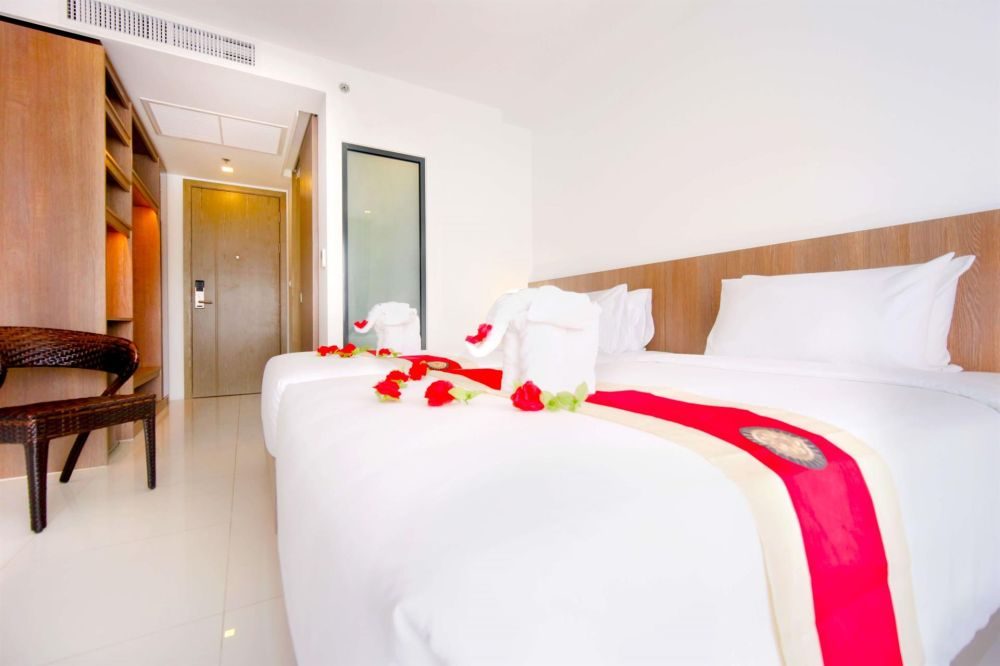 PHOENIX HOTEL KARON BEACH