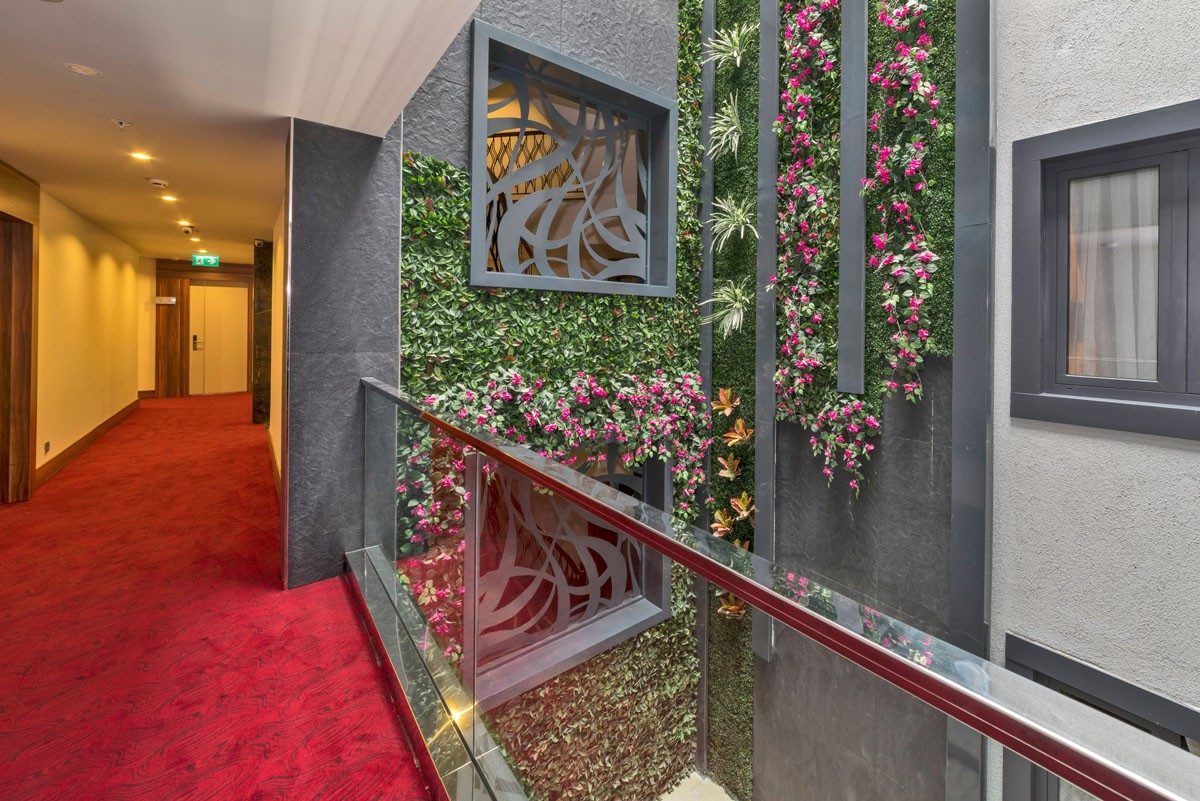 GOLDEN ROYAL HOTEL