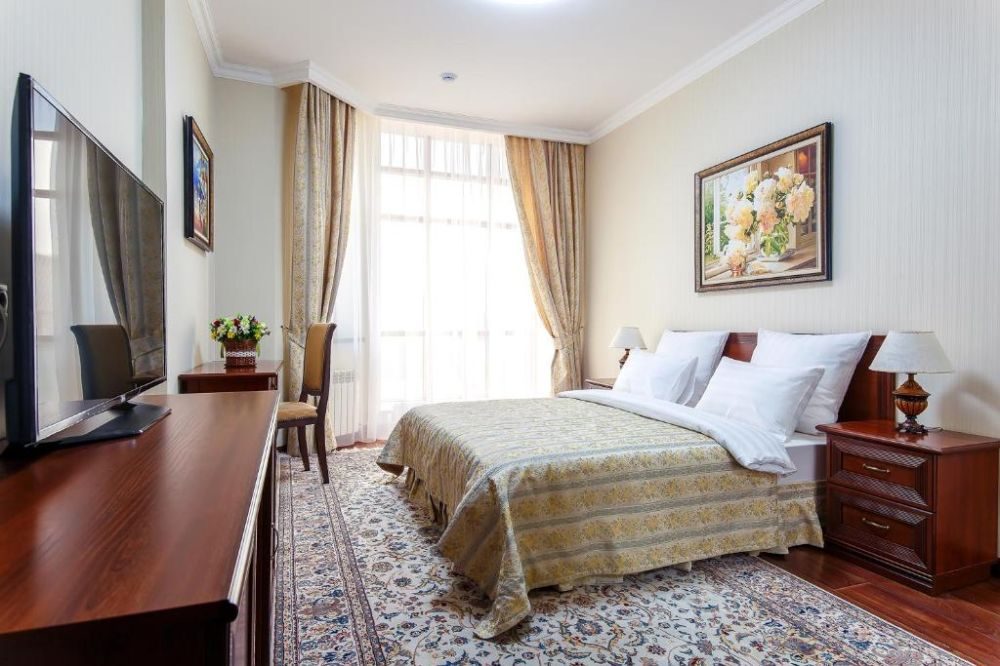 Alanda Hotel & Apartments