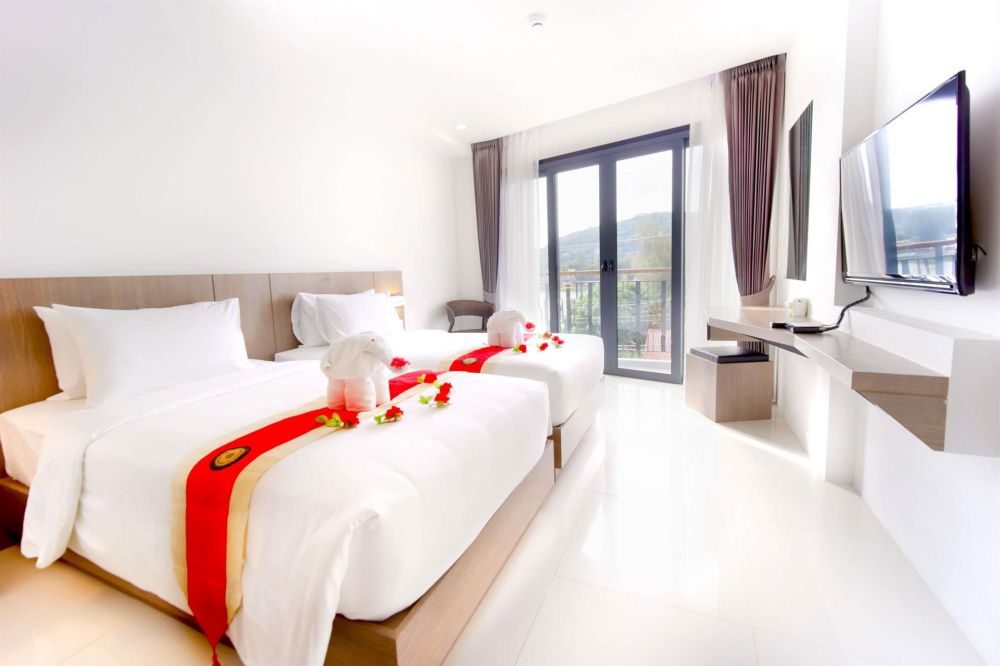 PHOENIX HOTEL KARON BEACH