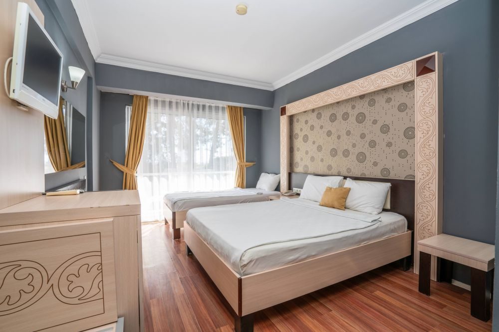 CLUB APERION BEACH HOTEL