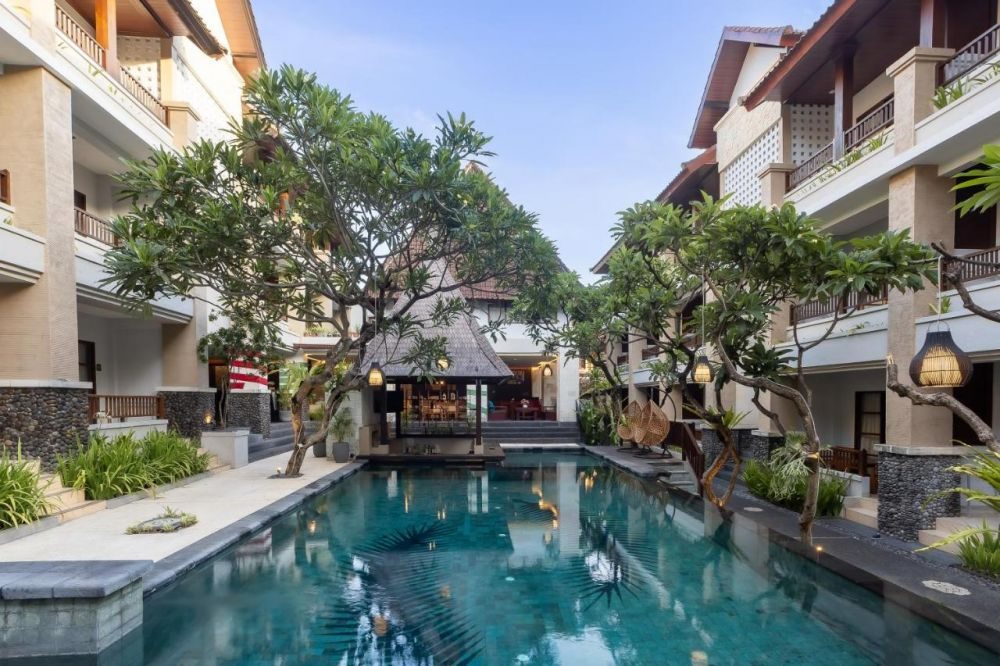 Fourteen Roses Beach Hotel
