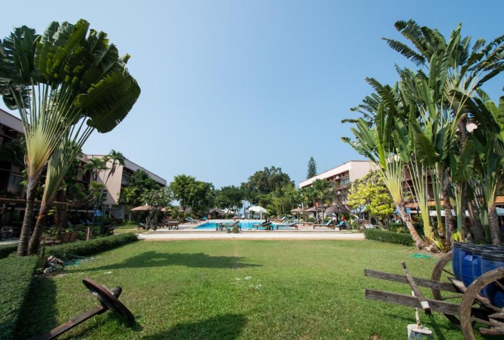 Фото отеля Basaya Beach Hotel & Resort
